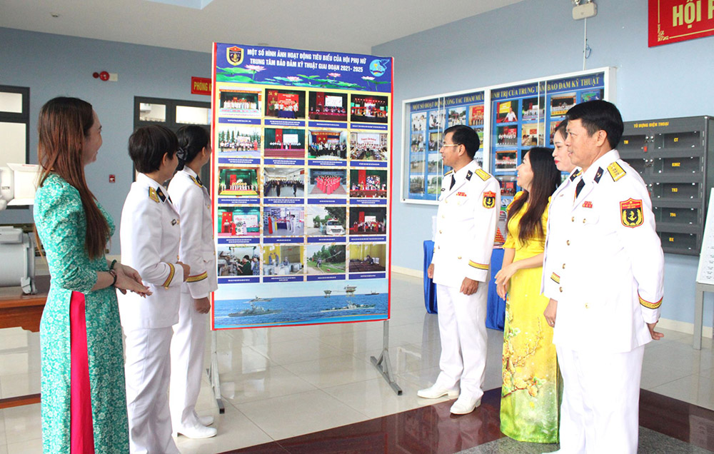 Bài 2: “Mặt trận thông tin”: Im lặng nhưng khốc liệt